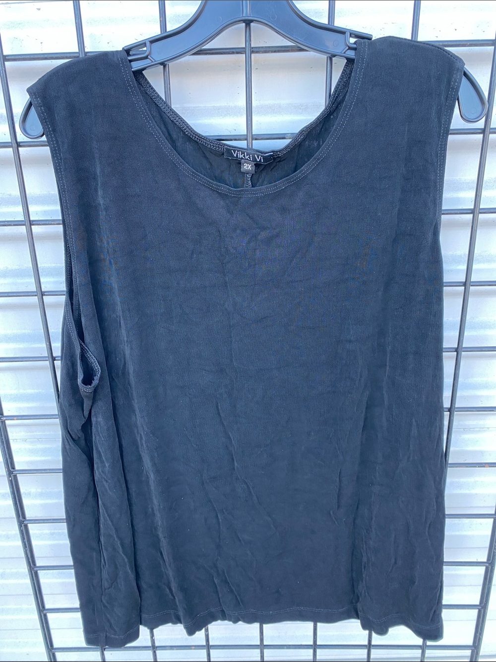 Vikki Vi Black Sleeveless Scoop Neck Tank Top
